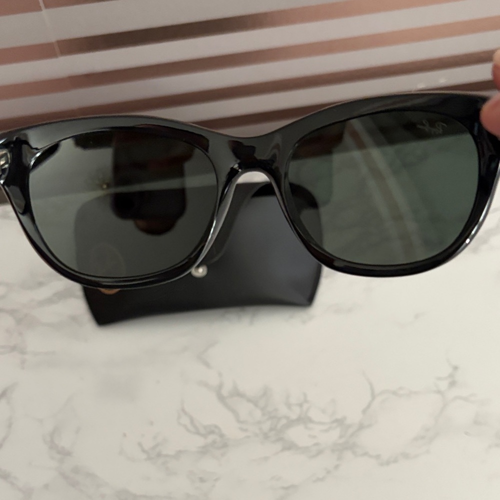 Ray-Ban Women's Black Frame Sunglasses with Dark Lenses - Picture 3 of 6